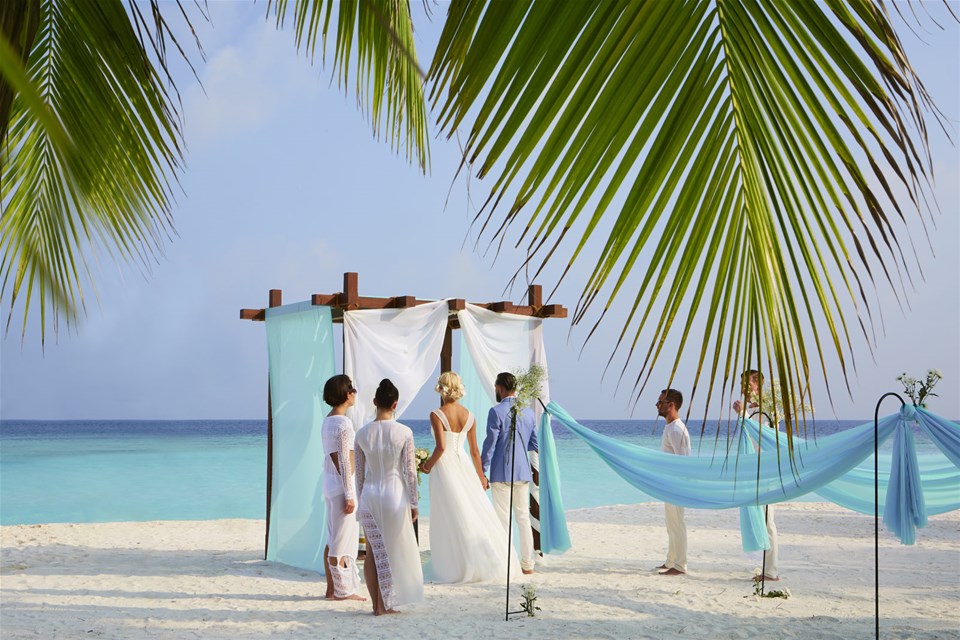 Wedding at Hurawalhi Island Resort