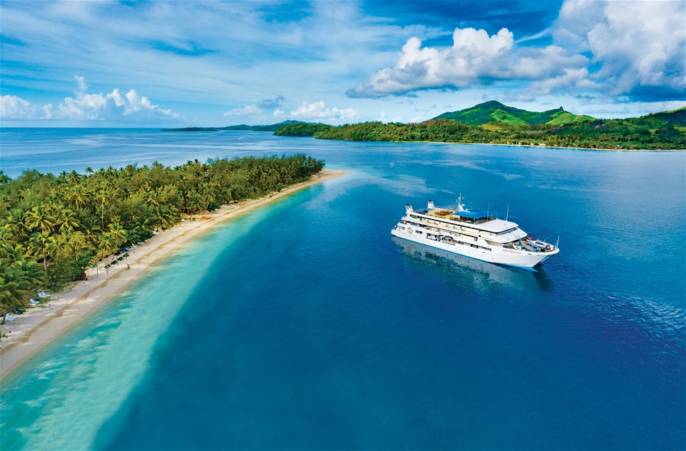 Sacred & Yasawa Islands Explorer Cruise (4 days)