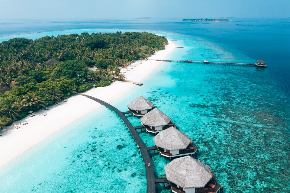 Maldives Best of Both: Beach & Overwater Villas (Adaaran Select Meedhupparu)