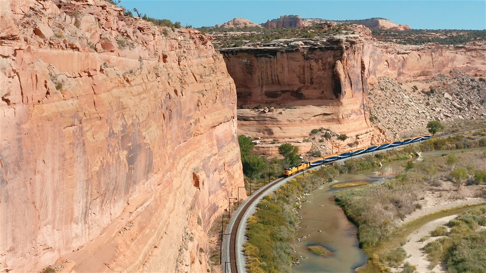 Las Vegas, Mighty Canyons & The USA Rockies by Rail