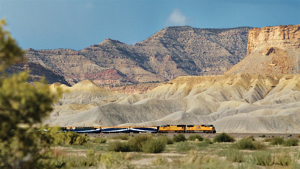 Rocky Mountaineer Rockies to the Red Rocks - Denver to Moab