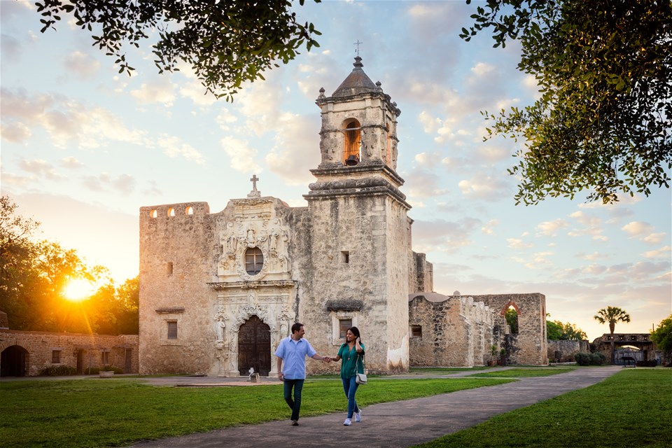 Houston & San Antonio: Rockets & Riverwalks