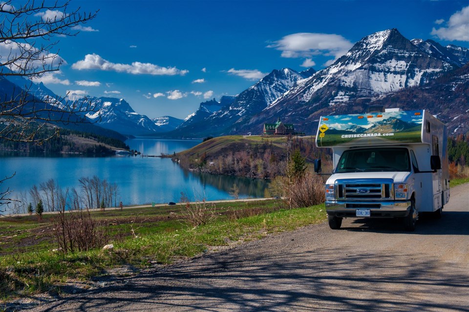 Alberta's Prairies, Peaks & Dinosaurs - Motorhome Holiday