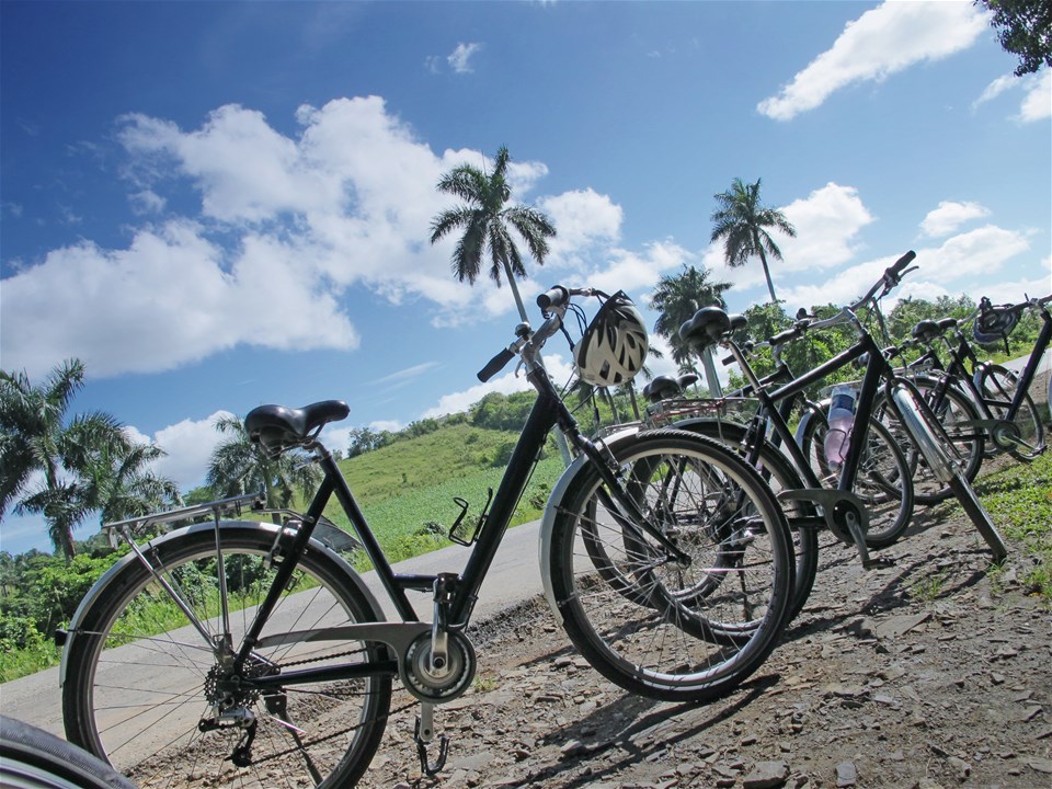 Biking Cuba