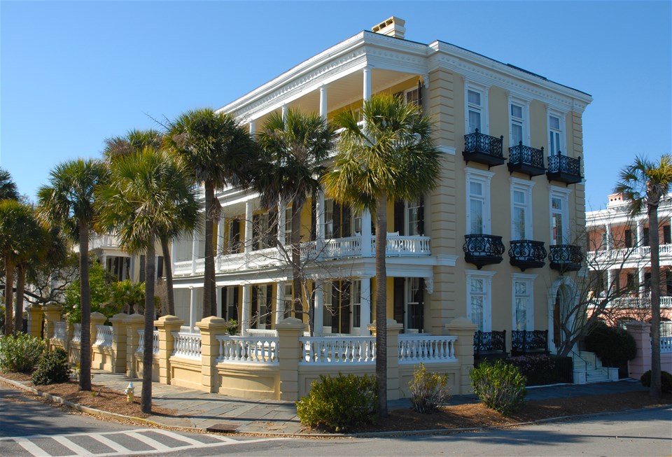 places to visit between charleston and savannah