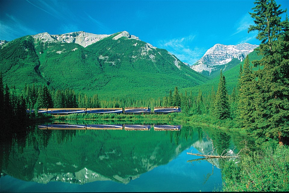 Rocky Mountaineer First Passage to the West (Vancouver to Lake Louise or Banff)