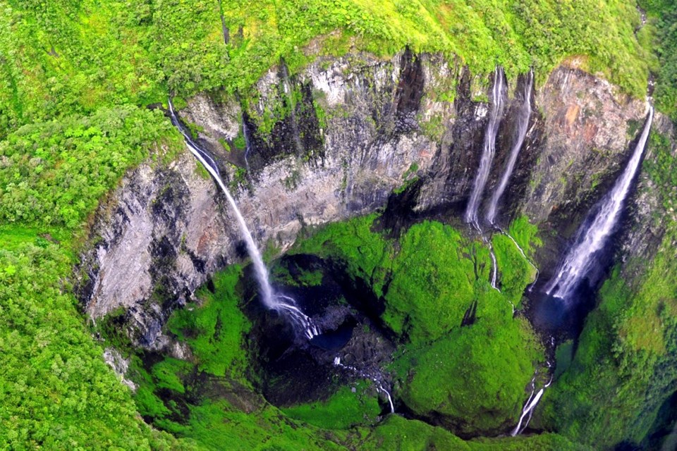 Volcano, 3 Cirques & Trou de Fer by Helicopter