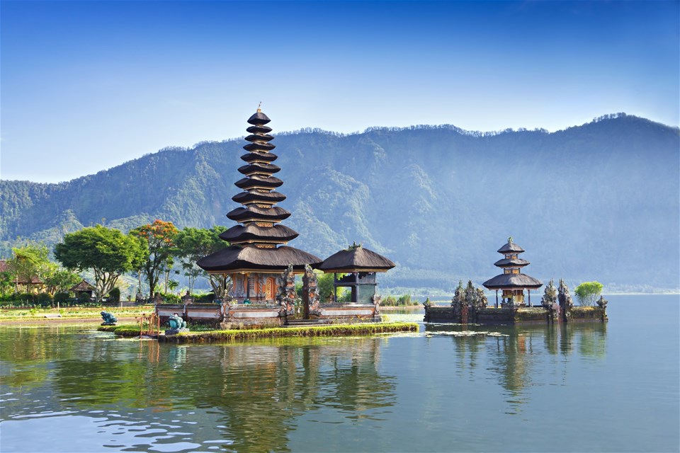 Bali's Lakes & Hills